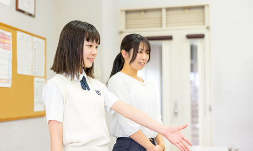 各授業でもMCとしてクラス全体を把握しまとめていきます。