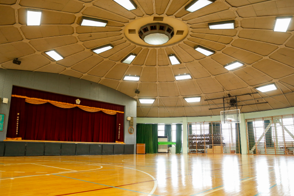 体育館 兼 講堂