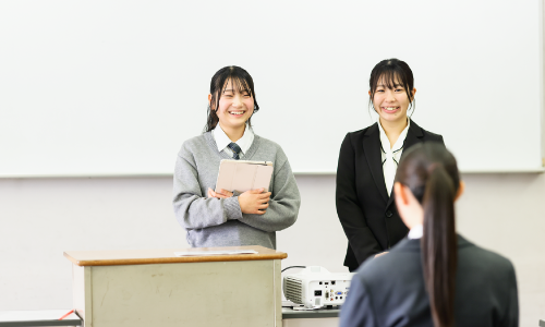 連絡事項が相手に伝わるように工夫し、大きな声で話します。