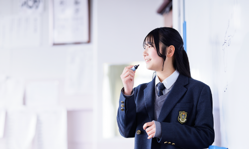 各授業でもMCとしてクラス全体を把握しまとめていきます。